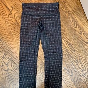 Lululemon Wunder Under leggings size 2